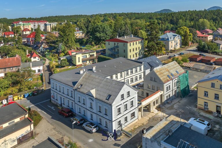 Nabízíme k pronájmu byt po kompletní rekonstrukci o dispozici 2+kk v Novém Boru, ulice Dělnická.