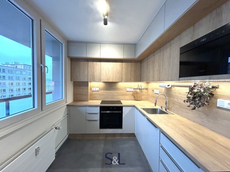 Pronájem bytu 2+1, 77 m2 s balkonem, Praha – Nusle
