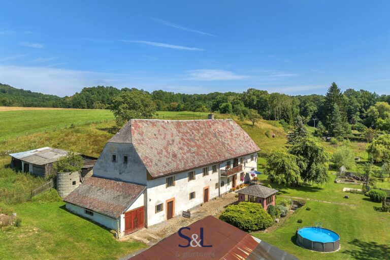 Prodej rodinného domu, 350 m2 – Velenice