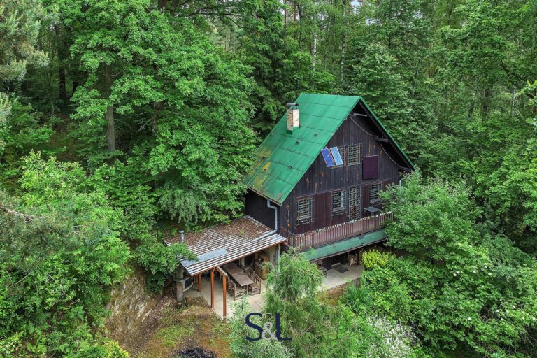 Prodej chalupy 90 m2 a pozemků 16403 m2