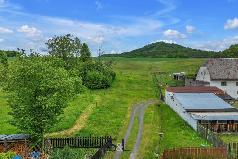 Prodej pozemku pro bydlení, 828 m2 – Velenice