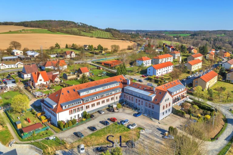 Mezonetový byt 3+kk s dvěma parkovacími místy, sklepem a nízkými náklady – Chrást nad Sázavou