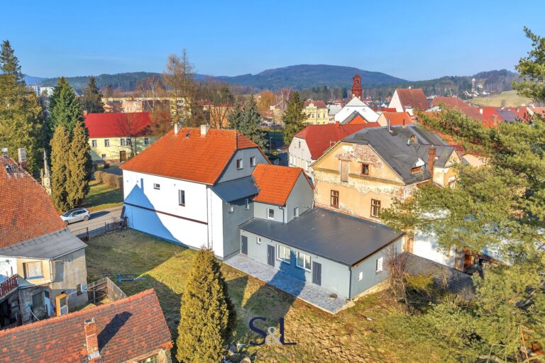 Nabízíme k pronájmu byt po kompletní rekonstrukci o dispozici 1+1 ve Cvikově, ulice Československé armády.