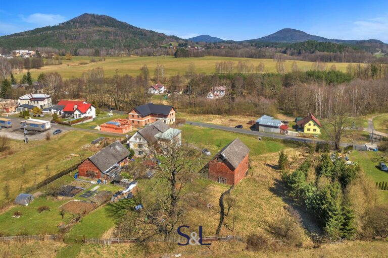 Nabízíme prodej pozemku ve Cvikově, ulice Tovární