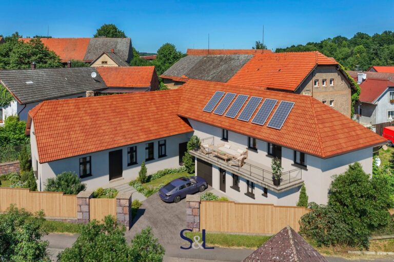 Nabízíme k prodeji rodinný dům ze 40. let, který stojí na pozemku o velikosti 447 m² v klidné obci Výžerky.