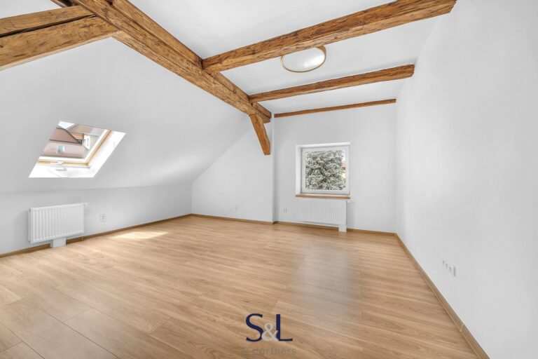 Podkrovní byt 3+1 s chytře řešeným prostorem – projekt Mlýnská, Cvikov