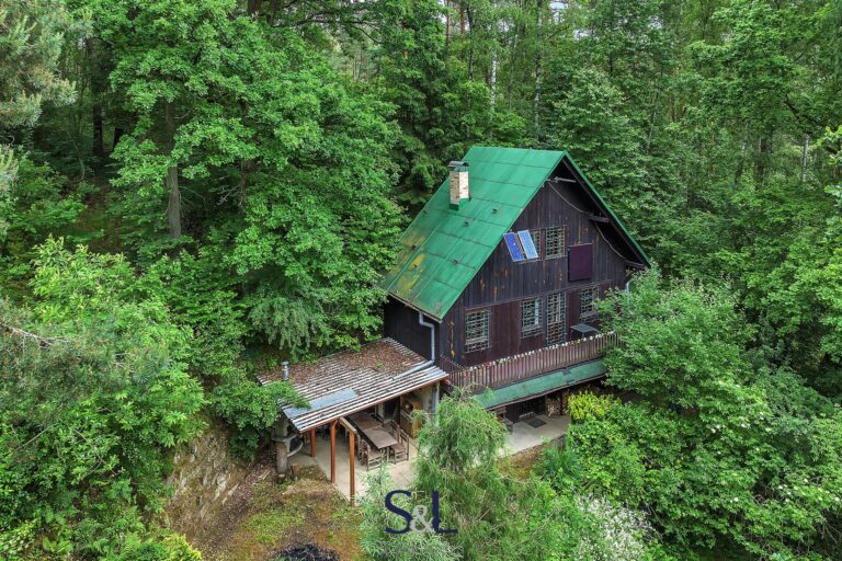 Prodej chalupy 90 m² a pozemků 16403 m²